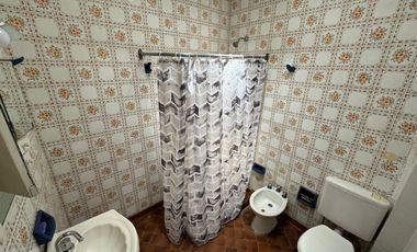 VENTA CASA CON PARQUE EN BANFIELD