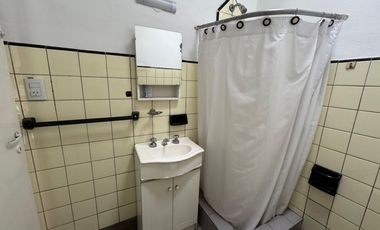 VENTA CASA CON PARQUE EN BANFIELD