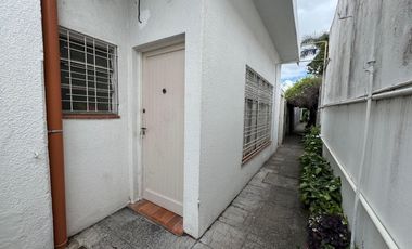 VENTA CASA CON PARQUE EN BANFIELD