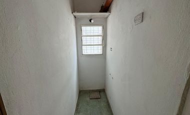 VENTA CASA CON PARQUE EN BANFIELD