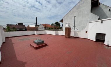 VENTA CASA CON PATIO Y PARRILLA EN VILLA DOMINICO