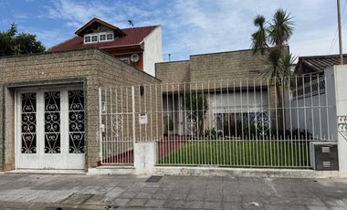 VENTA CASA CON PATIO Y PARRILLA EN VILLA DOMINICO