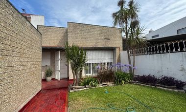 VENTA CASA CON PATIO Y PARRILLA EN VILLA DOMINICO