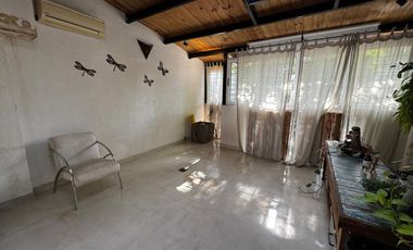 VENTA CASA  5 AMB CON PILETA  REMEDIOS DE ESCALADA