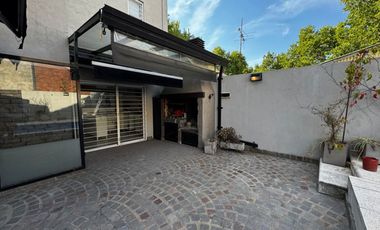 VENTA CASA  5 AMB CON PILETA  REMEDIOS DE ESCALADA