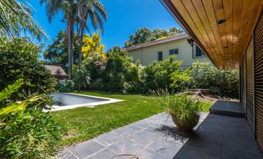 Venta Casa 7 amb con Parque y Pileta en Beccar