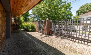 Venta Casa 7 amb con Parque y Pileta en Beccar