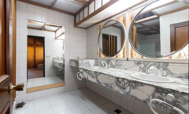 Venta Casa 7 amb con Parque y Pileta en Beccar