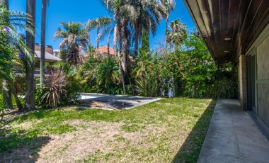 Venta Casa 7 amb con Parque y Pileta en Beccar