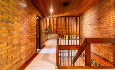 Venta Casa 7 amb con Parque y Pileta en Beccar