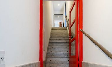 PH Belgrano s/expensas.1er piso. 2 dptos independientes. Terrazas. 8 ambientes. Reciclado. Estrenar.