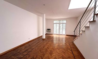 PH Belgrano s/expensas.1er piso. 2 dptos independientes. Terrazas. 8 ambientes. Reciclado. Estrenar.