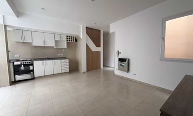 PH Belgrano s/expensas.1er piso. 2 dptos independientes. Terrazas. 8 ambientes. Reciclado. Estrenar.