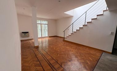 PH Belgrano s/expensas.1er piso. 2 dptos independientes. Terrazas. 8 ambientes. Reciclado. Estrenar.