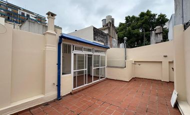 PH Belgrano s/expensas.1er piso. 2 dptos independientes. Terrazas. 8 ambientes. Reciclado. Estrenar.