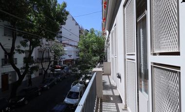 PH Belgrano s/expensas.1er piso. 2 dptos independientes. Terrazas. 8 ambientes. Reciclado. Estrenar.