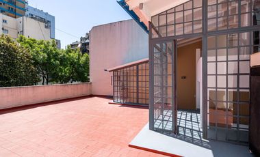 PH Belgrano s/expensas.1er piso. 2 dptos independientes. Terrazas. 8 ambientes. Reciclado. Estrenar.