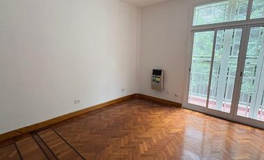 PH Belgrano s/expensas.1er piso. 2 dptos independientes. Terrazas. 8 ambientes. Reciclado. Estrenar.