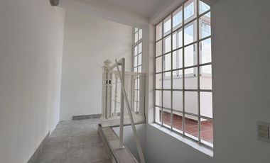 PH Belgrano s/expensas.1er piso. 2 dptos independientes. Terrazas. 8 ambientes. Reciclado. Estrenar.