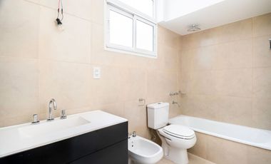 PH Belgrano s/expensas.1er piso. 2 dptos independientes. Terrazas. 8 ambientes. Reciclado. Estrenar.