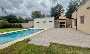 Venta Casa La Lonja Pilar 5 ambientes con pileta