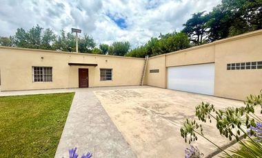 Venta Casa La Lonja Pilar 5 ambientes con pileta