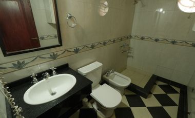 VENTA CASA A RECICLAR O LOTE EXCELENTE UBICACIÓN