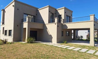 ALQUILER ANUAL  - CASA - BARRIO CERRADO SAN SEBASTIAN- PILAR- A LA LAGUNA