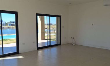 ALQUILER ANUAL  - CASA - BARRIO CERRADO SAN SEBASTIAN- PILAR- A LA LAGUNA