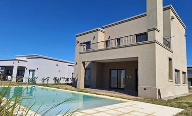 ALQUILER ANUAL  - CASA - BARRIO CERRADO SAN SEBASTIAN- PILAR- A LA LAGUNA