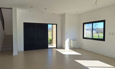 ALQUILER ANUAL  - CASA - BARRIO CERRADO SAN SEBASTIAN- PILAR- A LA LAGUNA