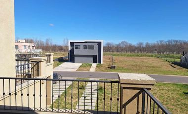 ALQUILER ANUAL  - CASA - BARRIO CERRADO SAN SEBASTIAN- PILAR- A LA LAGUNA