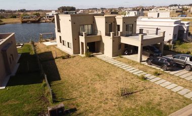 ALQUILER ANUAL  - CASA - BARRIO CERRADO SAN SEBASTIAN- PILAR- A LA LAGUNA