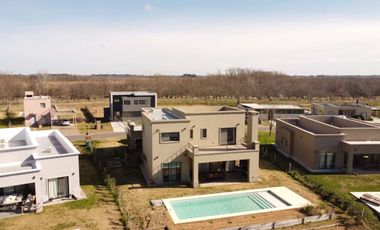 ALQUILER ANUAL  - CASA - BARRIO CERRADO SAN SEBASTIAN- PILAR- A LA LAGUNA