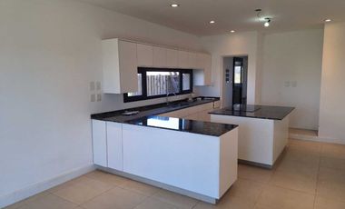 ALQUILER ANUAL  - CASA - BARRIO CERRADO SAN SEBASTIAN- PILAR- A LA LAGUNA