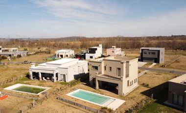 ALQUILER ANUAL  - CASA - BARRIO CERRADO SAN SEBASTIAN- PILAR- A LA LAGUNA