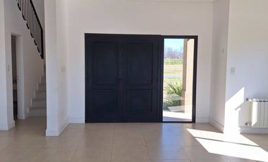 ALQUILER ANUAL  - CASA - BARRIO CERRADO SAN SEBASTIAN- PILAR- A LA LAGUNA