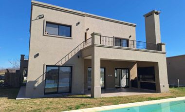 ALQUILER ANUAL  - CASA - BARRIO CERRADO SAN SEBASTIAN- PILAR- A LA LAGUNA