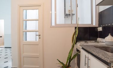 Monoambiente con patio en PB y bajas expensas.