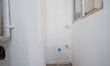 Monoambiente con patio en PB y bajas expensas.