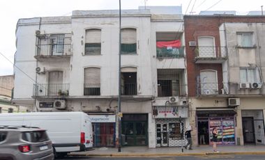 Monoambiente con patio en PB y bajas expensas.