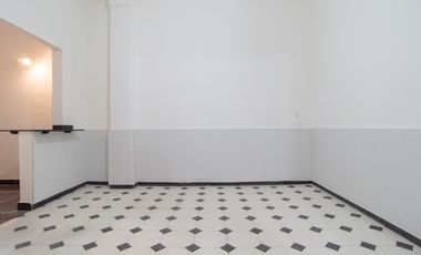 Monoambiente con patio en PB y bajas expensas.