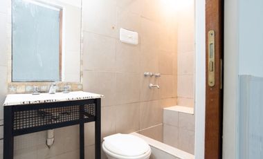 Monoambiente con patio en PB y bajas expensas.