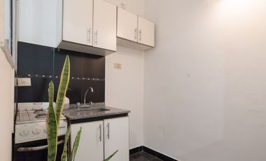 Monoambiente con patio en PB y bajas expensas.