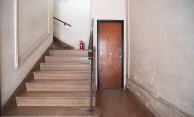 Monoambiente con patio en PB y bajas expensas.