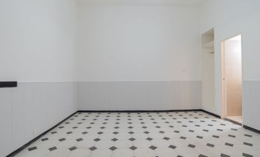 Monoambiente con patio en PB y bajas expensas.