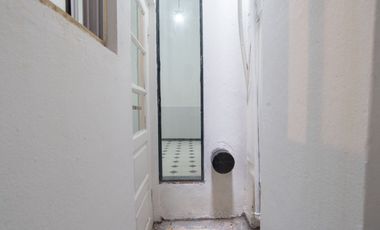 Monoambiente con patio en PB y bajas expensas.