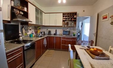 CASA 3 DORMITORIOS - BARRIO PARQUE EL TALAR -