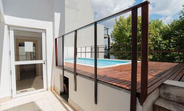 Monoambiente tipo estudio con balcón aterrazado y pileta.