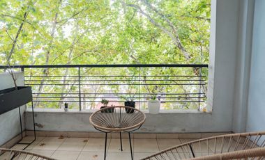 Monoambiente tipo estudio con balcón aterrazado y pileta.